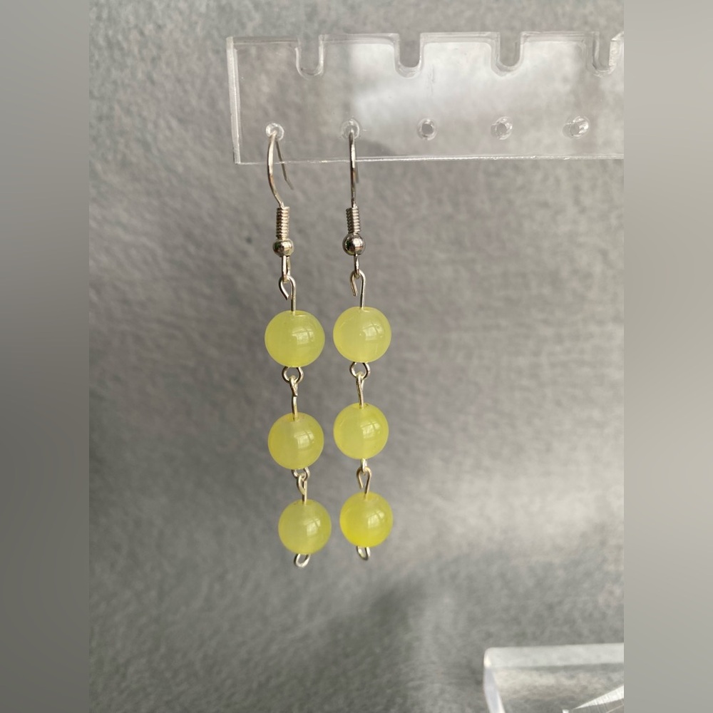 ⭐️HANDMADE Light green/yellow 
Dangle‎ earrings